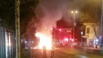 Beşiktaş’ta otomobil alev alev yandı: Küle döndü