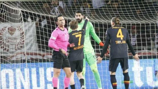 Galatasaray’da İsmail Çipe’nin performansı eleştiriliyor!