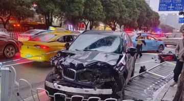 Çin’de kalabalığın arasına dalan araç beş kişinin ölümüne sebep oldu