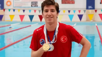 Milli yüzücü Derin Toparlak, Yunanistan’da gümüş madalya kazandı