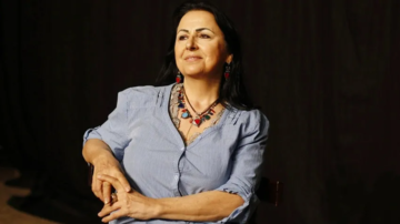 Ünlü şarkıcı Nur Yoldaş, hastaneye kaldırıldı