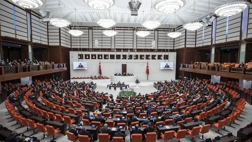 AK Parti’nin sokak hayvanları düzenlemesi Meclis’te! Bakan Tunç duyurdu…