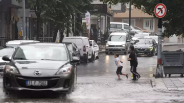 Sıcaklıklar aniden düştü, şiddetli yağışlar geldi! Meteoroloji’ye göre bugün hava nasıl olacak?