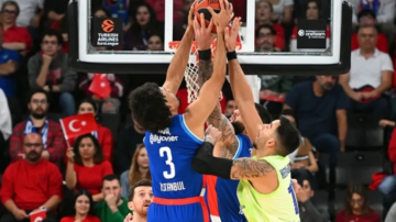 Euroleague’de Anadolu Efes, Barcelona’ya yenildi