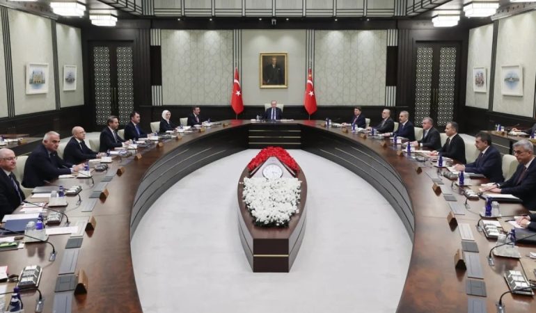 KABİNE BUGÜN TOPLANIYOR: EN DÜŞÜK EMEKLİ MAAŞI MASADA