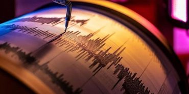 BUŞEHR'DE KORKUTAN 5.2 BÜYÜKLÜĞÜNDE DEPREM 1