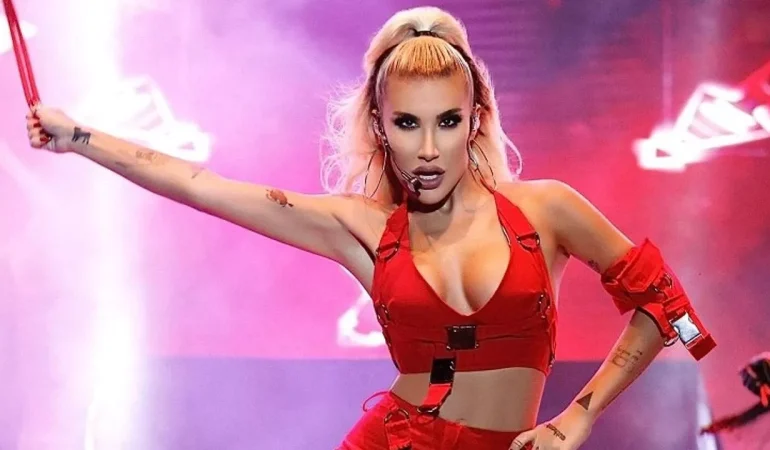 İrem Derici’den Çarpıcı İtiraf: “Kendimi Türkiye’nin En Çirkin Kadını Sanıyordum”