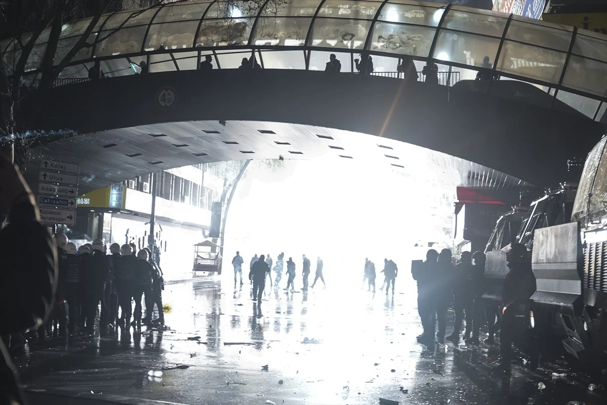 BAKAN YERLİKAYA: SARAÇHANE GÖSTERİLERİNDE 123 POLİS YARALANDI, 1.133 GÖZALTI VAR