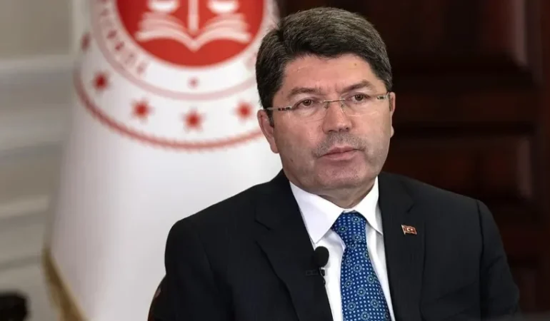 ADALET BAKANI YILMAZ TUNÇ’TAN TUTUKLU GAZETECİLER AÇIKLAMASI