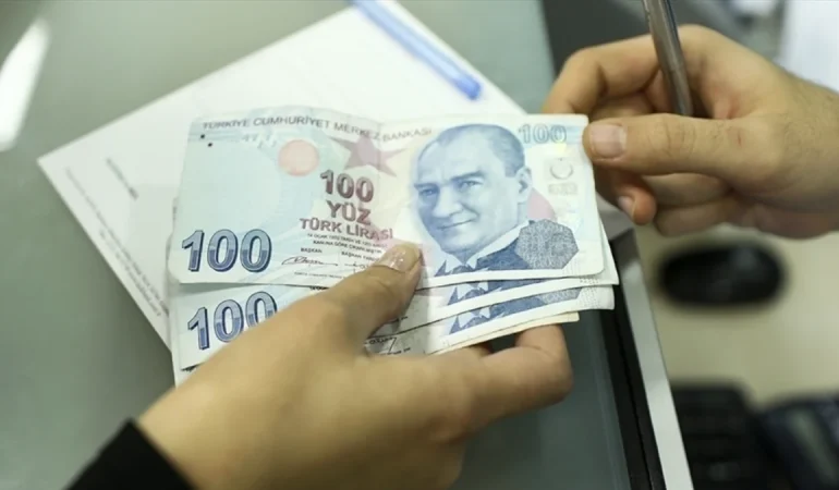 MEMUR VE EMEKLİLERE ENFLASYON FARKI NETLEŞTİ: İLK 3 AYLARDA YÜZDE 10 ZAM GÖRÜNDÜ