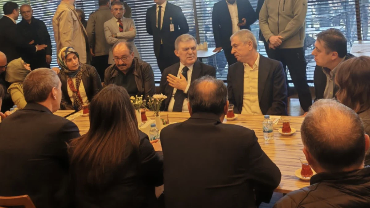 ABDULLAH GÜL’DEN SIRRI SÜREYYA ÖNDER’E HASTANE ZİYARETİ
