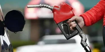 0x0-45lik-mine-tugayin-genclik-sirri-ne-haftada-2-kez-bu-3lu-karisimi-yuzune-suruyor-tek-bir-kirisigi-yok-1722173509026