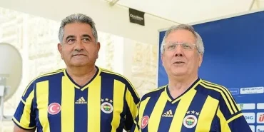 0x0-45lik-mine-tugayin-genclik-sirri-ne-haftada-2-kez-bu-3lu-karisimi-yuzune-suruyor-tek-bir-kirisigi-yok-1722173509026