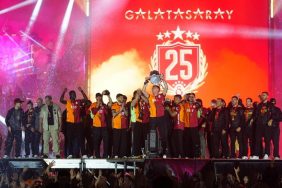 Galatasaray şampiyonluğunu kutluyor