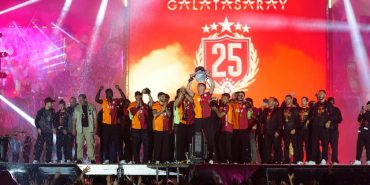 Galatasaray şampiyonluğunu kutluyor