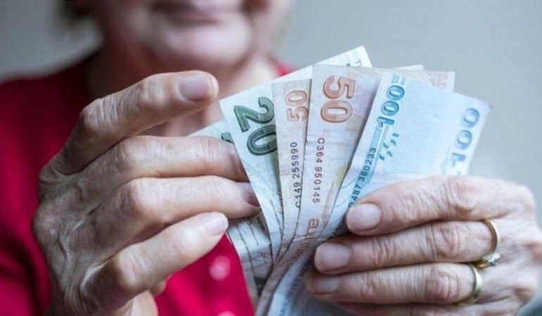 EMEKLİ VE MEMURLARA KÖTÜ HABER: YA TATİL YA PARA!