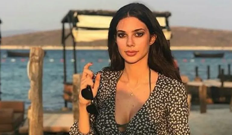 Defne Samyeli’nin Kızı Deren Talu’dan Cesur Pozlar