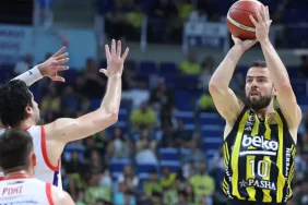 5087-fenerbahce-beko-bahcesehir-kolejini-devirdi-finale-bir-adim-daha-yaklasti
