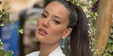 8753-pelin-akil-kac-yasinda-kimdir-kiminle-evli-aslen-nereli-unlu-oyuncunu-kariyeri-ve-hayati-1