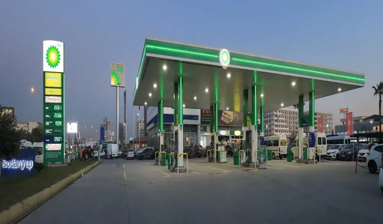 AKARYAKIT SEKTÖRÜNDE TARİHİ BİRLEŞME İDDİASI: SHELL, BP’Yİ Mİ SATIN ALIYOR?