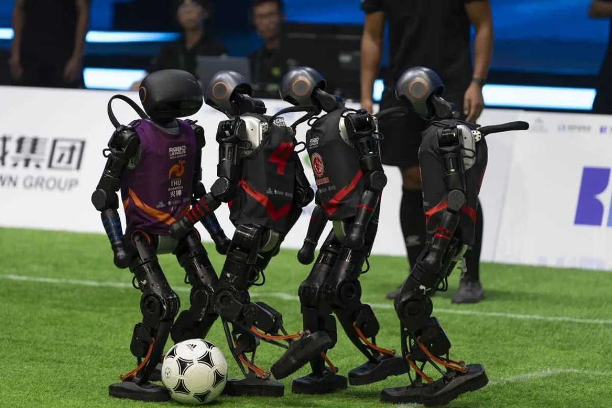 Robotlar Sahada: Çin’de İnsansı Robotlarla Futbol Maçı Düzenlendi