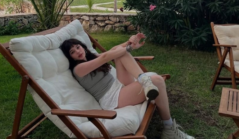 MİNA DEMİRTAŞ TATİLDE SOSYAL MEDYAYI SALLADI!