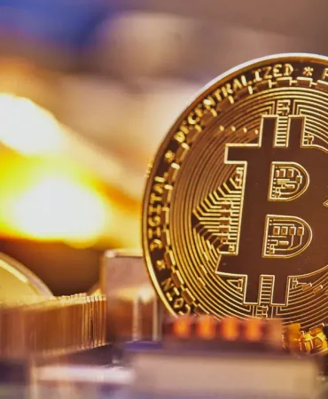 3285-bitcoin-117-bin-dolari-asarak-tum-zamanlarin-en-yuksek-seviyesine-ulasti