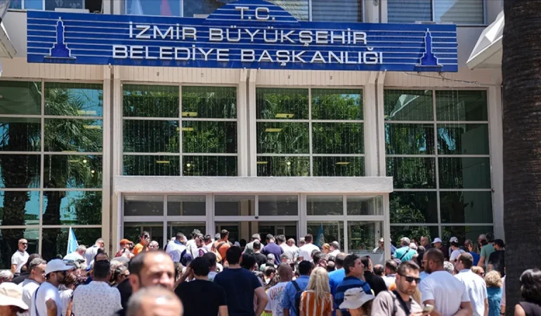 İzmir’de Dev Operasyon: Tunç Soyer ve 120 İsim Gözaltında
