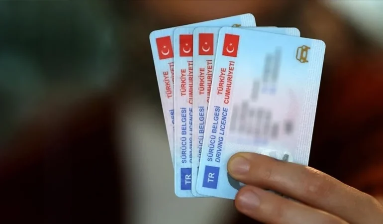 Eski Tip Ehliyetler Geçersiz Olacak! Yenilemeyene 7 Bin TL Ücret Şoku