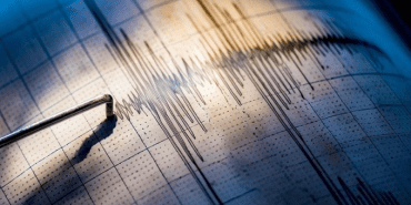 Istanbulda-hissedilen-deprem-1