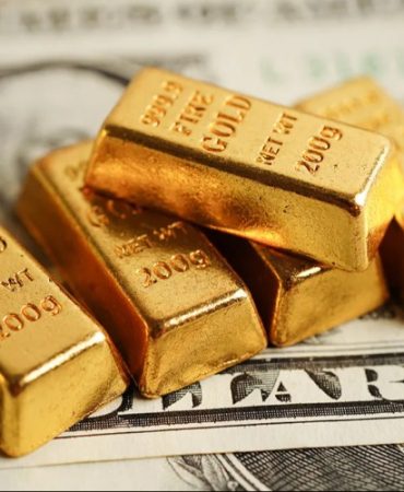 Ons-altin-fiyatlari-zirveye-tirmaniyor-Dolar-neden-geriliyor