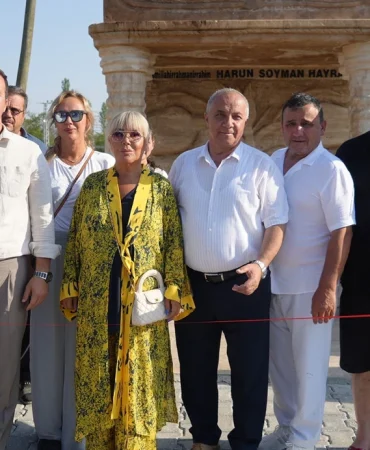 olen-oglu-adina-yaptirdigi-hayratin-acilisina-katilan-safiye-soyman-gozyaslarini-tutamadi-dlu1