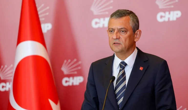 ÖZGÜR ÖZEL, CHP’NİN KOMİSYONA KATILACAĞINI AÇIKLADI!