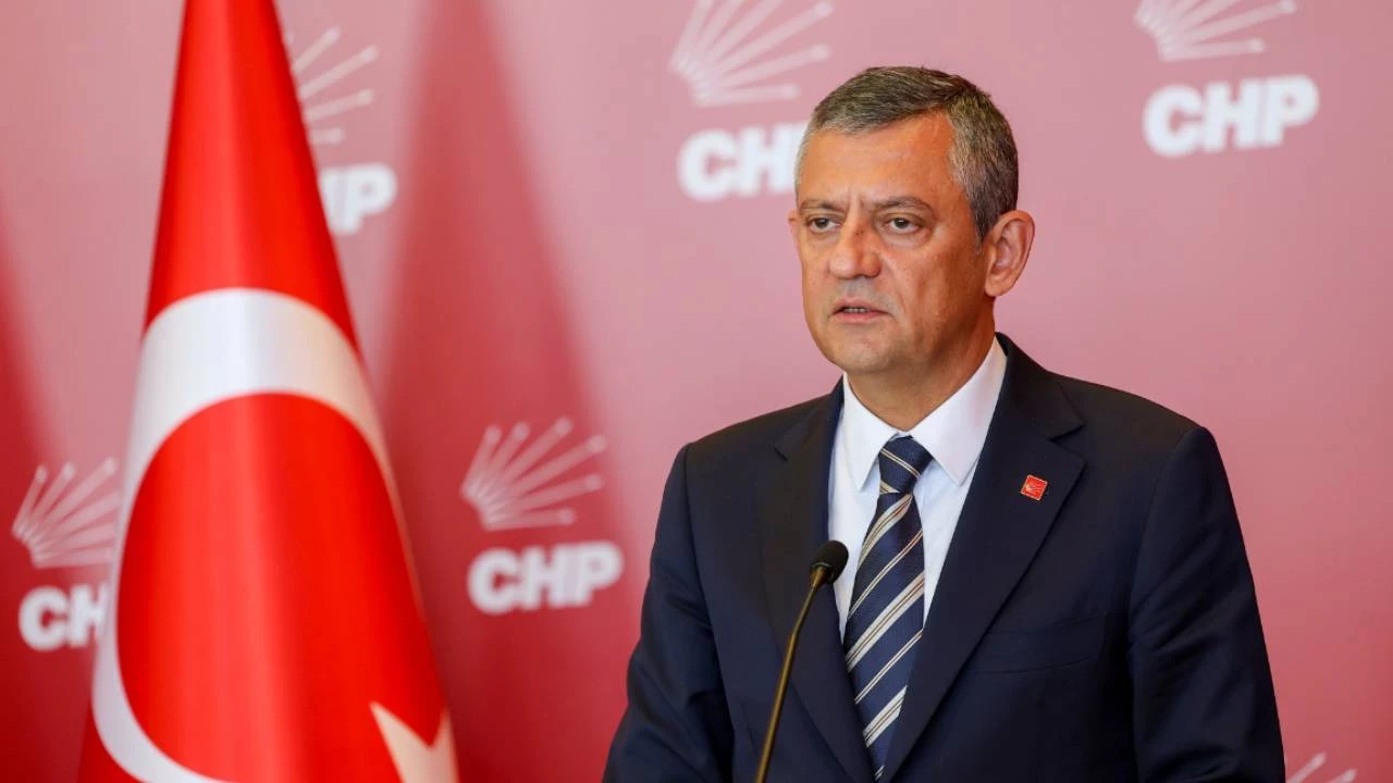 ÖZGÜR ÖZEL, CHP’NİN KOMİSYONA KATILACAĞINI AÇIKLADI!