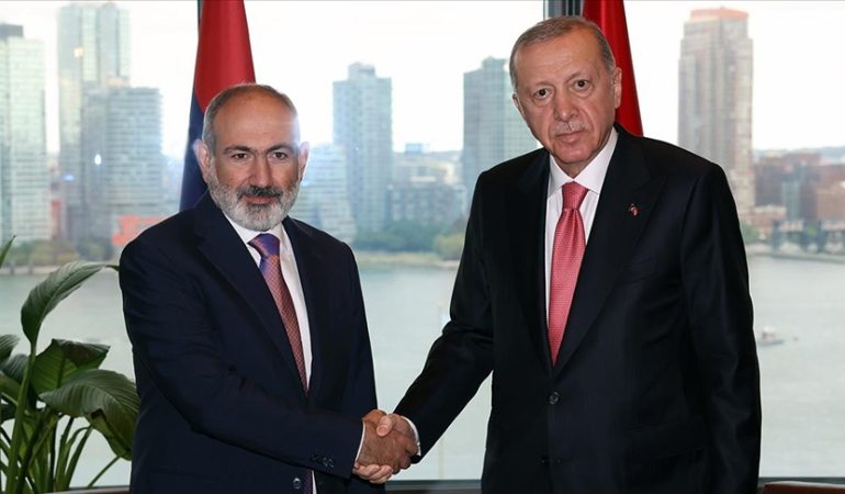 Erdoğan ve Paşinyan Arasında Samimi Görüşme