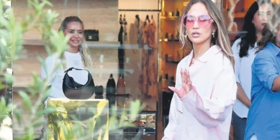 0x0-jennifer-lopezin-ozel-partisine-50-turk-davetli-vip-parti-icin-kiyasiya-yaris-1754367636219