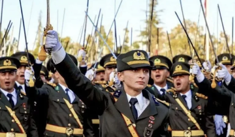 DÖNEM BİRİNCİSİ EBRU TEĞMEN İŞSİZ KALDI!