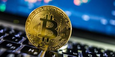 bitcoin-dunku-kayiplarini-telafi-ediyor-yeniden-yukseliste-1755250220