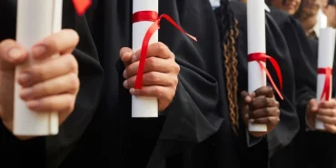 diplomashutterstock2450684083jpg-fd_l0AwhyUukjXw7kjEB7g