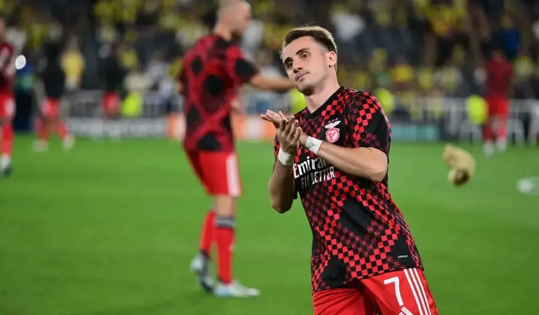 KEREM AKTÜRKOĞLU’NA KADIKÖY’DE ALKIŞLI KARŞILAMA