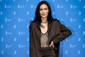 saadet-isil-aksoy-confidente-ile-berlin-film-festivali-nde-4D8j2
