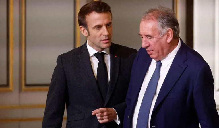 Fransa’da tarihi kriz: Bayrou hükümeti düştü, Macron’un önünde üç yol