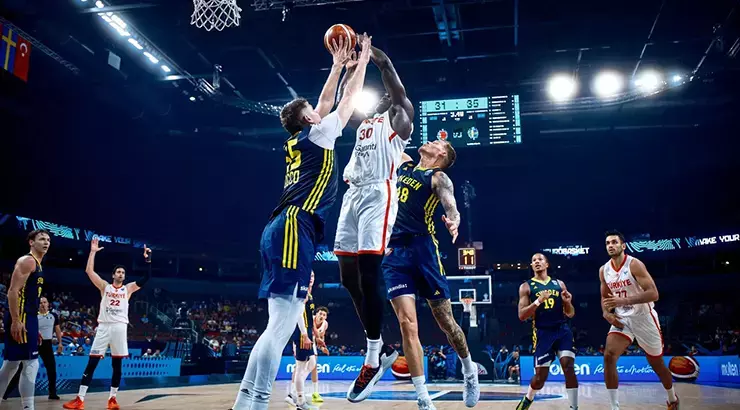 ÇEYREK FİNALDEYİZ! A MİLLİ ERKEK BASKETBOL TAKIMI, İSVEÇ’İ 85-79 YENDİ
