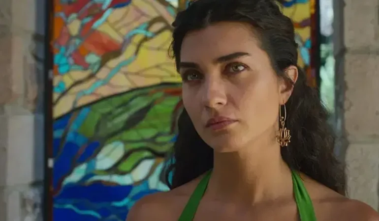Tuba Büyüküstün, “Sultana” Filminde Direk Dansçısı Rolüyle Beyaz Perdeye Dönüyor