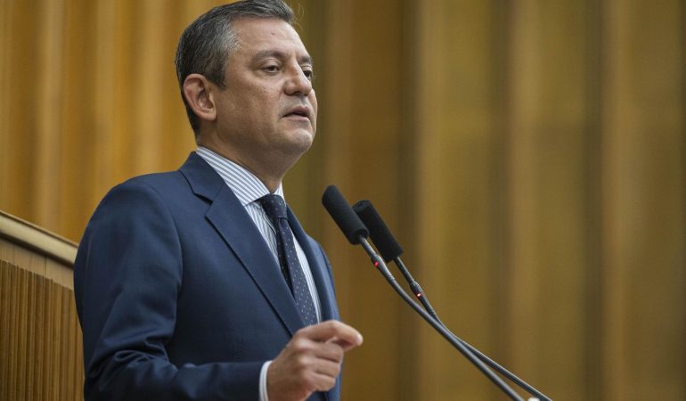 CHP’den Hukuk Kumpası İddiası: Özgür Özel, Gürsel Tekin’i İhraç Etti