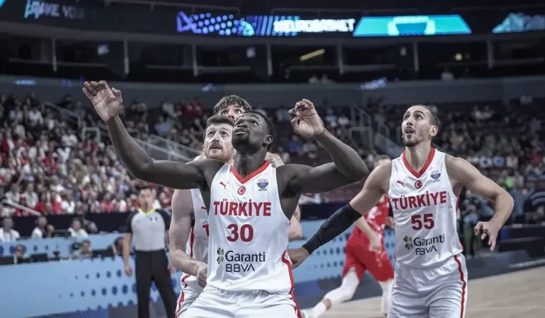 12 Dev Adam Tarihi Final İçin Yunanistan Karşısında Parkede