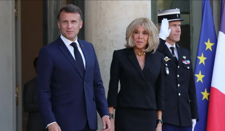 Brigitte Macron Mahkemede Kadın Olduğunu Kanıtlayacak