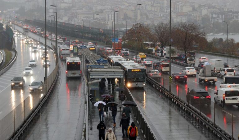 İstanbul ve 10 İl İçin Sarı Alarm: Fırtına Kapıda