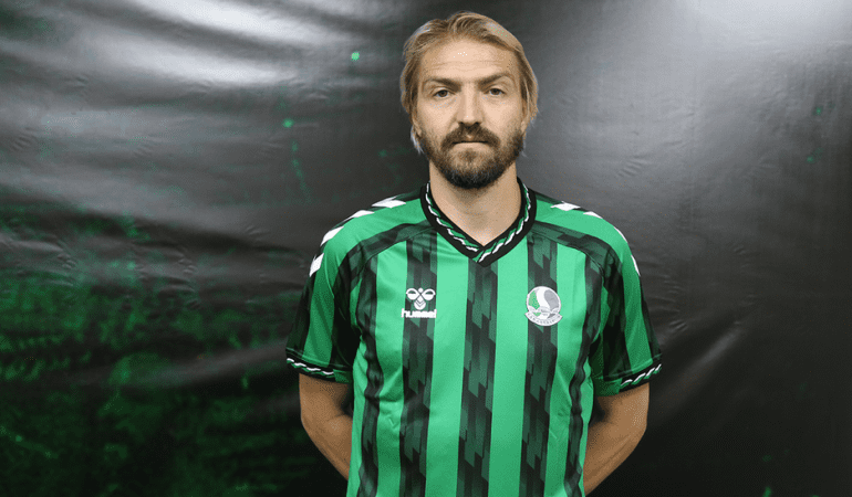 Sakaryaspor’da Caner Erkin Takım Arkadaşına Tokat Attı, Kırmızı Kart Görüldü