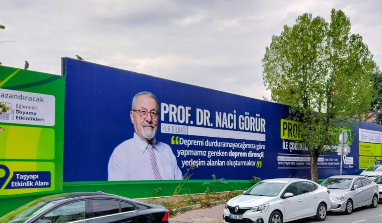 Prof. Naci Görür, deprem toplanma alanındaki rezidans reklamında yer aldı